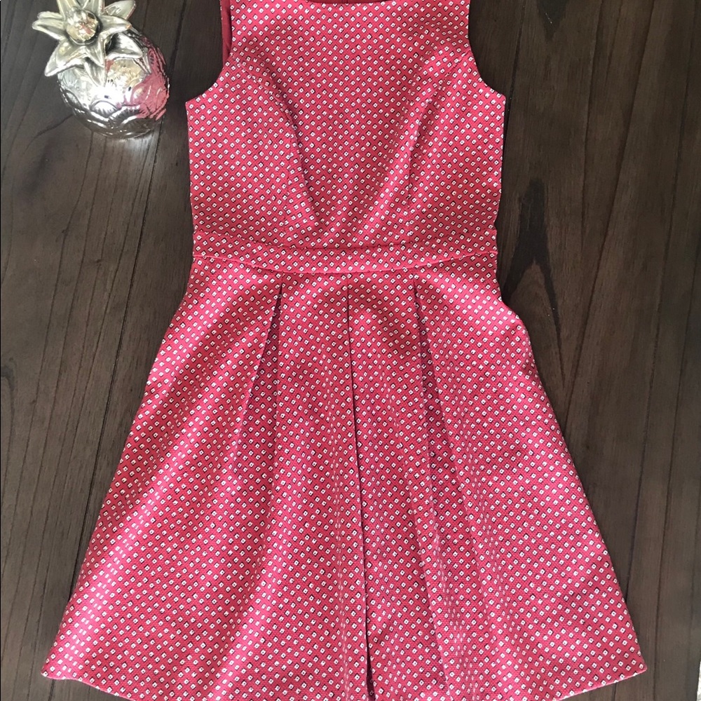 Super Cute Dress!! Would be cute with a cardigan!